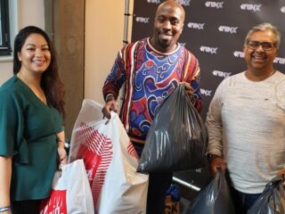 FunX-luisteraars Sie & Raymond zamelen kleding in voor daklozen