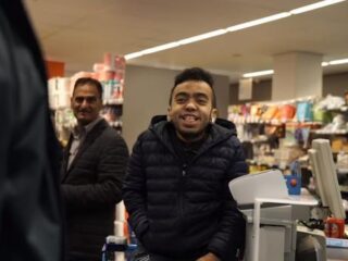 Verschillende celebs roepen op om te bidden voor ernstig zieke ZacksTube