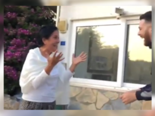 VIDEO: Murda verrast moeder in Turkije