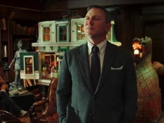 Daniel Craig onderzoekt moord op schrijver met gestoorde familie in 'Knives Out'