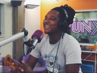 Jonna Fraser viert nummer 1 album bij Sunday Service