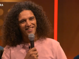 Ali B krijgt gouden plaat voor 'Een Klein Beetje Geluk'