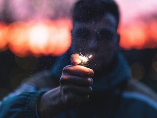 Man dreigt club in brand te steken door energiedrankje