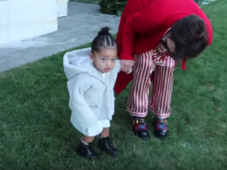 Kylie Jenner geeft Stormi een levensgroot huis voor Kerstmis