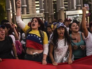 Venezolanen massaal de straat op om te protesteren: dit is er aan de hand