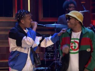YBN Cordae en Anderson .Paak doen live versie van door J. Cole geproduceerde track