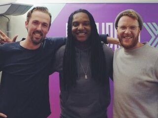 Jonna Fraser een uur lang ondervraagd door Big2 en Venz bij Sunday Service