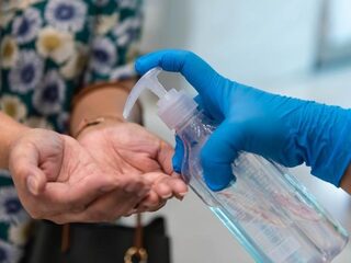 'Desinfecterende handgels voldoen lang niet altijd aan beschermingsnorm'