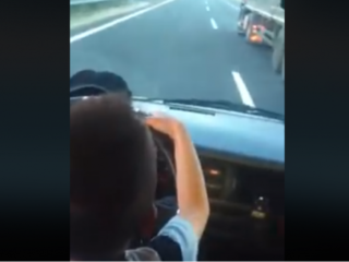 8-jarig kind scheurt over snelweg