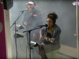 VIDEO: Le Seton, Kaoutar en Mavy zingen in smokey studio tijdens 4/20