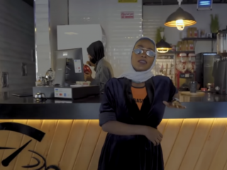 Vrouwelijke rapper uit Saudi Arabië onder arrest door ‘Mecca girl’ video