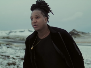 Yellow Claw, Jonna Fraser en Moksi in clip Open