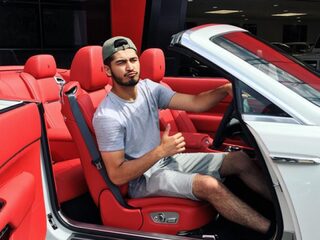 VIDEO: Lord Aleem gaat tekeer bij aanhouding om dure auto
