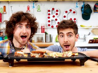 De Brothers Green gaan op food reis over de hele wereld