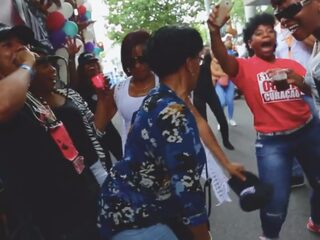 VIDEO: Freddy Moreira uit z'n dak op het Zomercarnaval