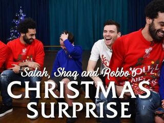 Spelers van Liverpool verrassen kinderen met kerst