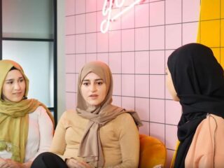 Een hoofddoek dragen op je werk? Voor Sarah is dit niet vanzelfsprekend