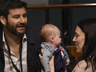 Premier Nieuw-Zeeland neemt haar baby mee naar VN-vergadering