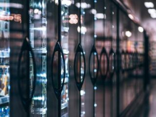 Deze mensen willen koelcel van supermarkt in tegen de hittegolf