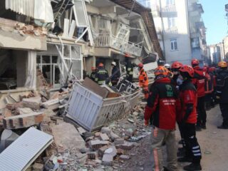 Zeker 21 doden bij zware aardbeving in Turkije