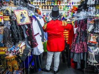 Kick Out Zwarte Piet tijdens carnaval actief tegen racistische outfits