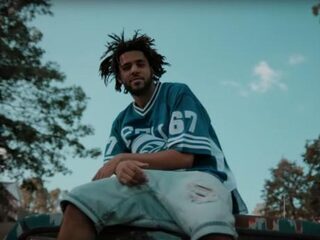 Dit is waarom J. Cole oproept om de National Football League te boycotten