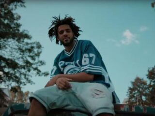 Dit is waarom J. Cole oproept om de National Football League te boycotten