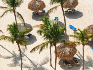 Aantal coronabesmettingen op Aruba en Sint Maarten blijft stijgen