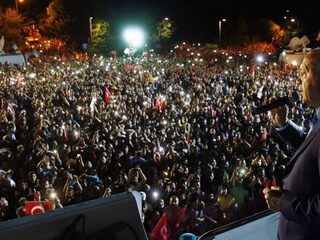 Erdoğan wint Turkse presidentsverkiezingen, maar wat maakt hem zo populair?