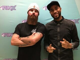 Ronnie Flex bijna over z'n nek bij eerste aflevering Dutch Ridiculousness