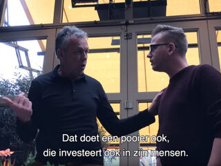 VIDEO: Zo reageren omstanders op pedofiel die jong meisje mee naar huis wil nemen