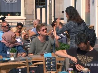 Zo reageren mensen op relatie tussen Hollandse jongen en moslima