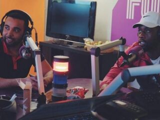 Domme jongens Mula B & Louis in de studio bij Sunday Service. Dom.