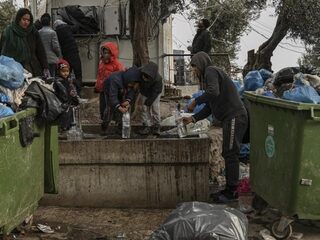 Situatie in vluchtelingenkamp Moria op Lesbos loopt uit de hand