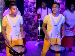 Brassband Ritmo Percussion brengt Zomercarnaval naar de FunX-studio