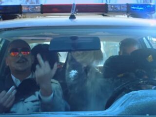 Ronnie Flex en Lil Kleine aan de coke in '1,2,3' videoclip