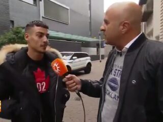 VIDEO: Boef zegt 'sorry' tegen politieagent tijdens John van den Heuvel interview