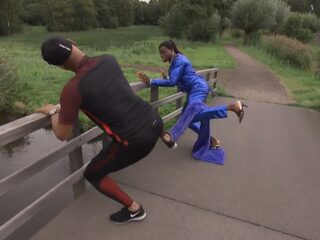 Humberto showt Judeska zijn dansmoves