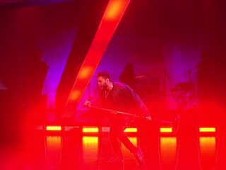 VIDEO: Sick optreden The Weekend bij Saturday Night Live