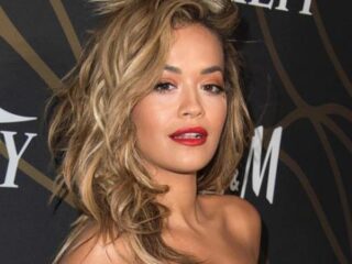Stewardess moet vertrekken na compliment aan Rita Ora