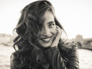 Turks-Nederlandse actrice Özüm: “In Istanbul zie ik soms de angst in anderen hun ogen”