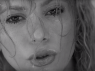 Shakira samen met Maluma in steamy video 'Trap'