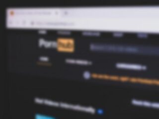 Pornhub biedt gratis premium abonnement aan zodat je thuisblijft