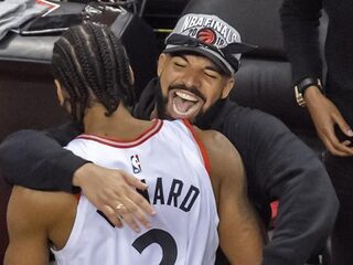 Die reactie van Drake als Toronto Raptors voor het eerst naar NBA-Finals gaat!