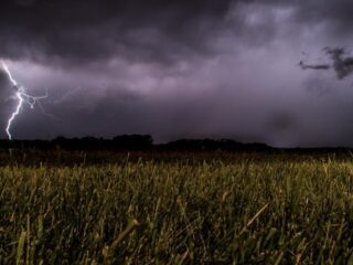Mooi weer alweer voorbij: kans op enorme regen en onweersbuien