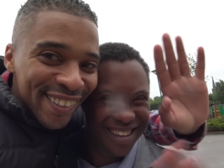 Vloggende broers Bilal en Brahim ontmoeten elkaar na tien weken weer