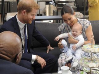 Prins Harry en Meghan met baby Archie op bezoek in Zuid-Afrika