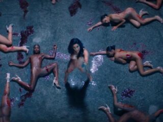 Cardi B belandt in gevangenis in intense videoclip 'Press'