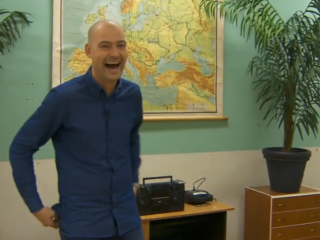 Lange Frans geeft leerlingen van Dream School les in rappen