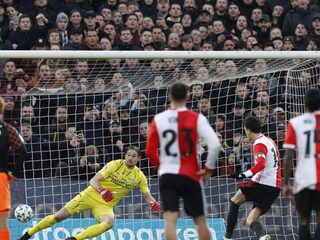 Honderden Feyenoorders geven hun kaarten aan mensen die het niet kunnen betalen